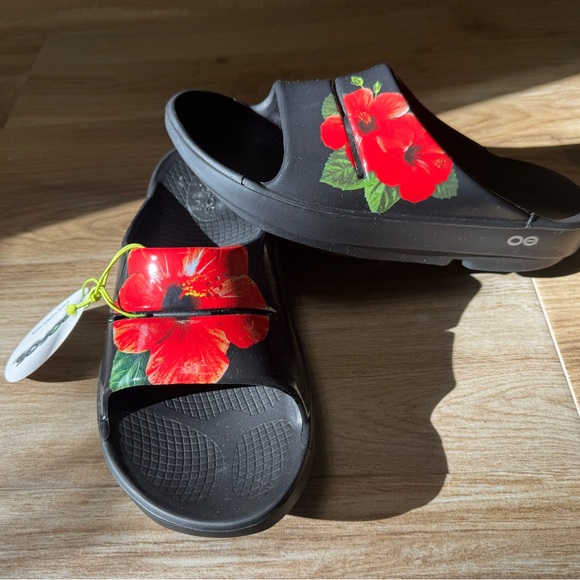 OOFOS Shoes - New Women's Oofos OOahh Slide Ltd Hibiscus $79.95 Size 7